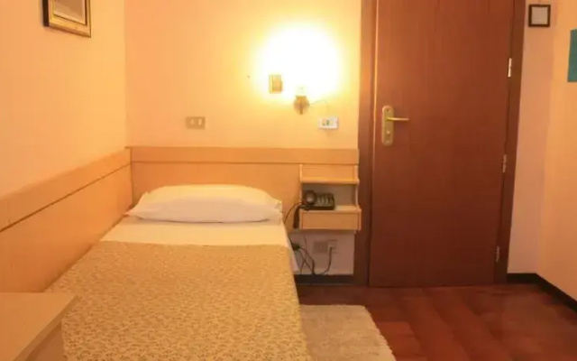Hotel Zoello Je Suis