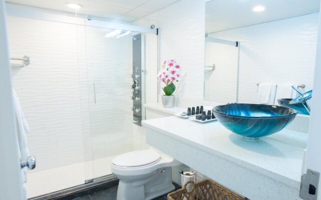 The Roslyn, Tapestry Collection by Hilton