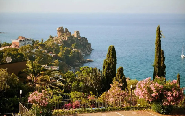 Luxury sea View, With Infinity Pool in Sicily
