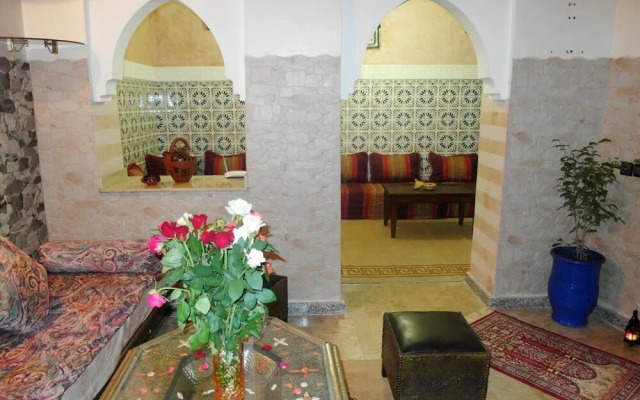 Full Moon Hostel
