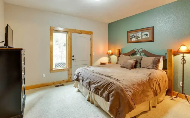 Private Pool & Hot Tub: Sunriver Retreat!