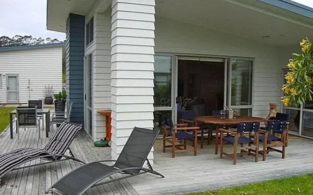 Relax at Cooks - Cooks Beach Holiday Home