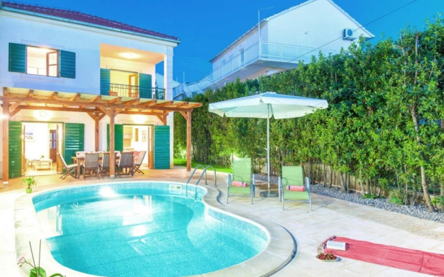 Villa Mare in Hvar With 4 Bedrooms and 3 Bathrooms