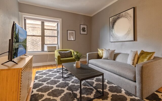 1BR Contemporary Lovely Apt in Lakeview