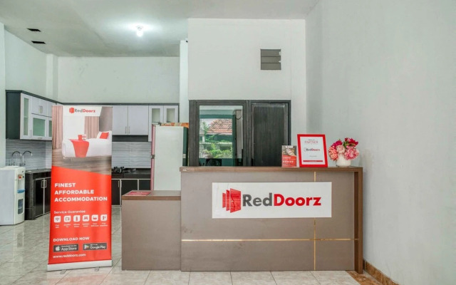 RedDoorz near Duta Merlin