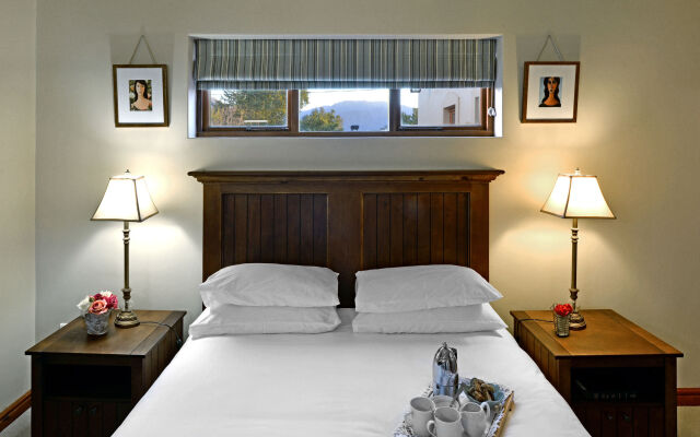 Petit Plaisir is a Romantic Self-catering Cottage on the Side of the Village no1