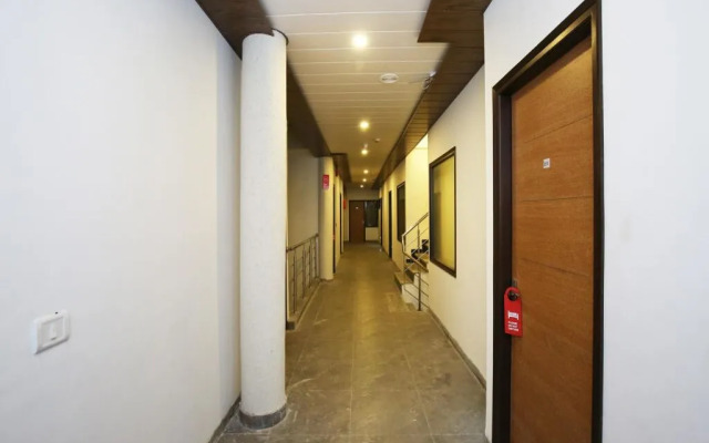 OYO 303 Madhya Marg Chandigarh
