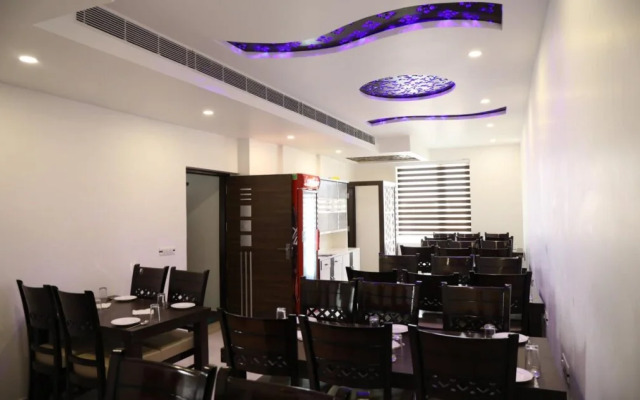 FabHotel Aman Residency