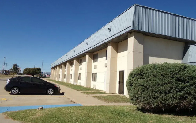 Super 8 by Wyndham Altus