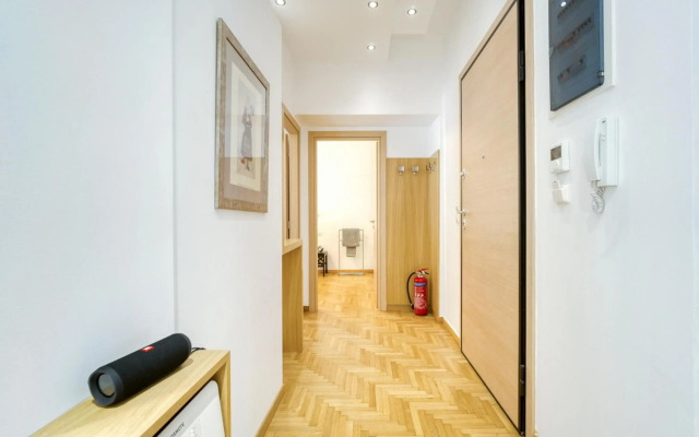 Stylish, Sunny New 2 Bedroom, Prime Central Athens