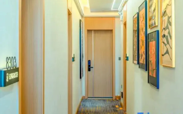 Qujing Yujin Smart Hotel (Qilin High School Branch)