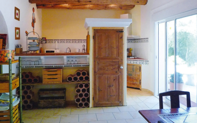 Cozy Noves Home With Pool Access