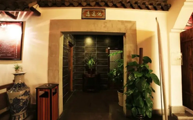 Chengdu Lingcai Hotel