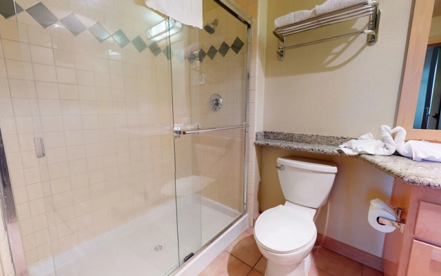 Sunstone 125 Ski-In Ski-Out, Mountain Modern, Garage, Fitness Center by RedAwning