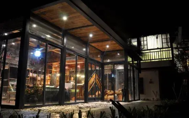 Sun Valley Expert Building