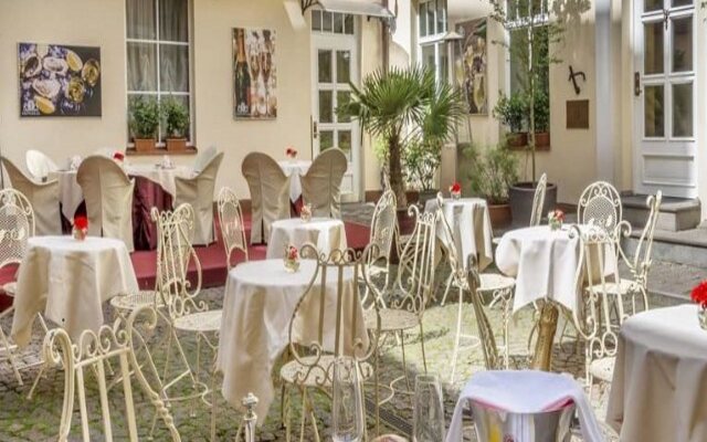 IMPERIAL Hotel & Restaurant