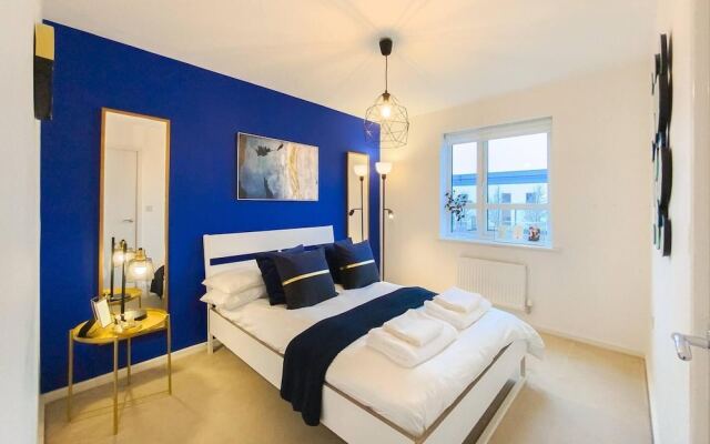 Stunning 4 Bed House With Cinema Room & Parking