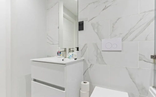Meadow Haven 2 Bed 2 Bath, On-street Park, Netflix