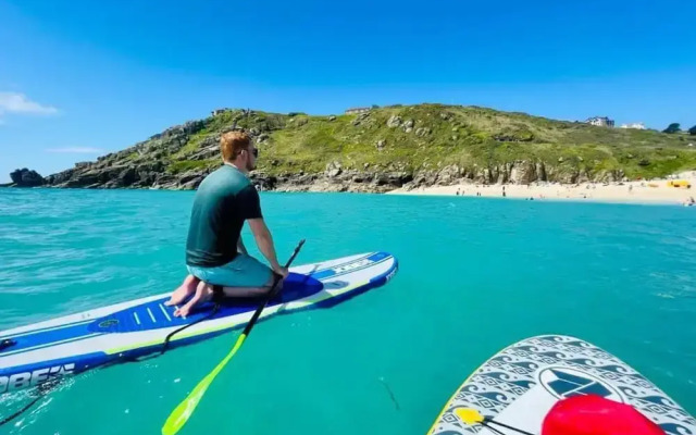 Cosy Shepherds Hut nr Kynance Cove