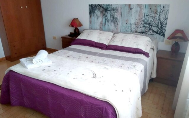 Apartment with 3 Bedrooms in Camelle, with Wonderful City View, Enclosed Garden And Wifi - 13 Km From the Beach