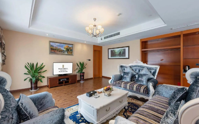 River & Holiday Rezen Hotel Pengshui