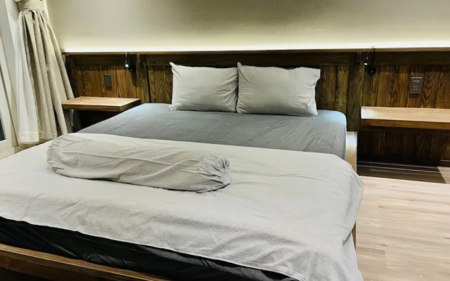 RAINBOW Sky Center TSN Airport