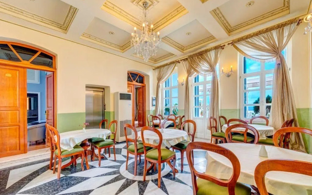 Apollonion Palace Hotel