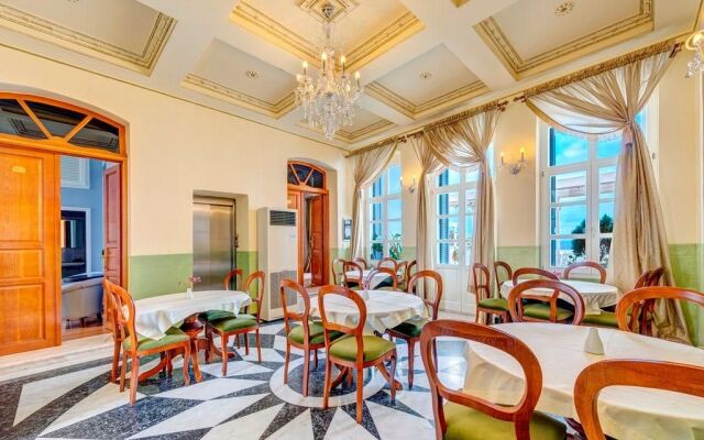 Apollonion Palace Hotel