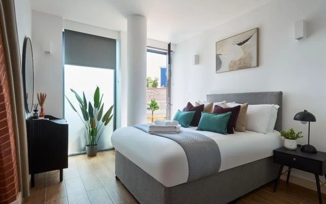 Kew Bridge by Viridian Apartments