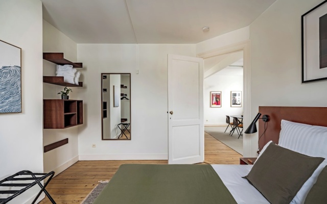 A Place - Schuttershofstraat 1