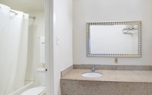 Oyo Hotel San Antonio Lackland AFB/Seaworld Hwy 90 W