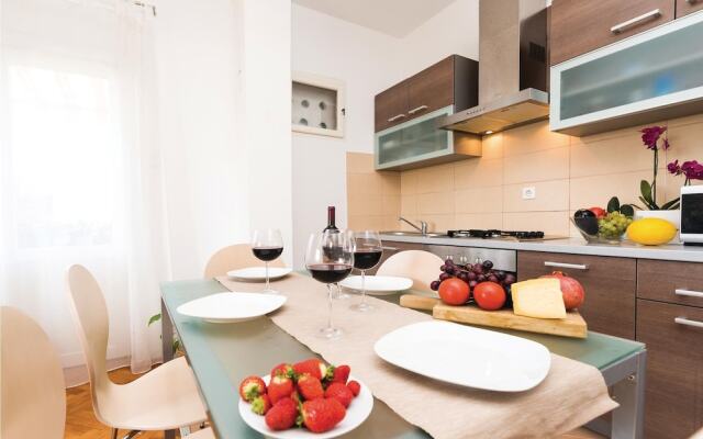 Awesome Apartment in Sukosan With 3 Bedrooms and Wifi