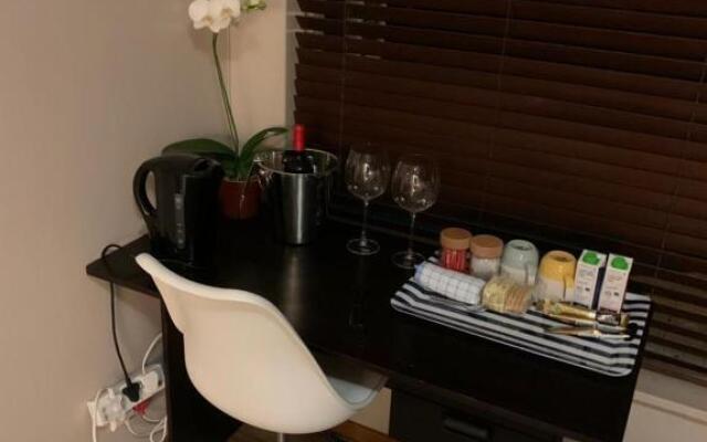 28 at Van Den Bos International Guesthouse