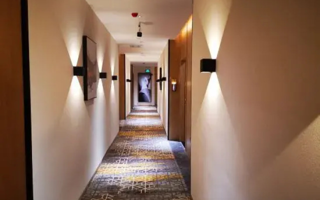 Lingju B & B Hotel