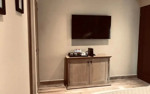 Hotel Bouquet (Adults Only)