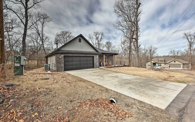 Newly Built Bella Vista Home Near Lakes