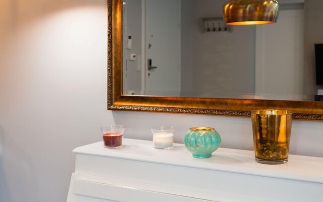 City of The Kings Piano Apartment