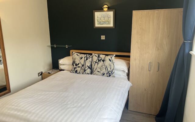 Priory Tearooms Burford With Rooms