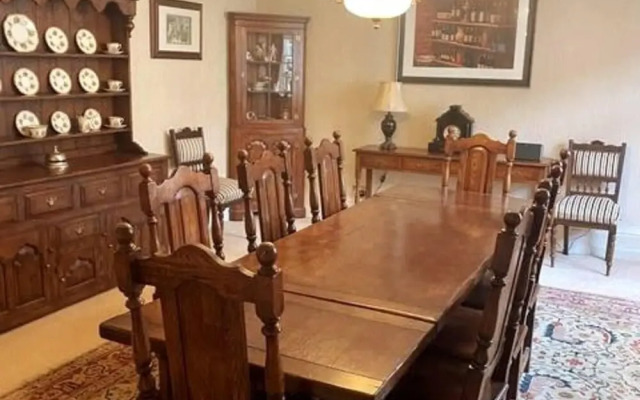 Exceptional Unique 5 Bedroom Manor House