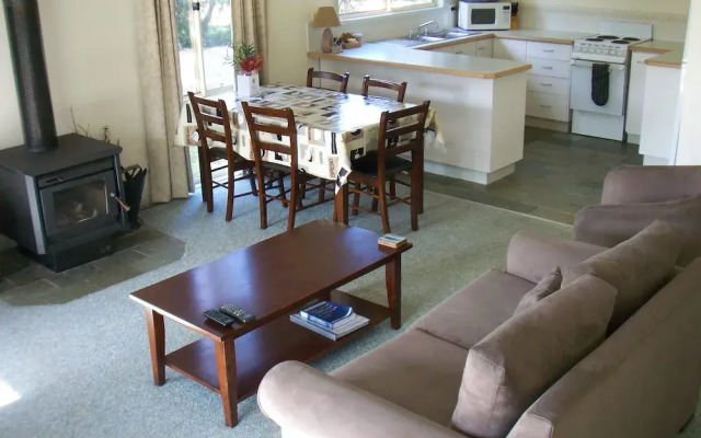 Mystery Bay Cottages