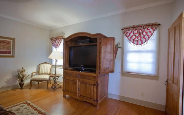 Rock House Hideaway Complex