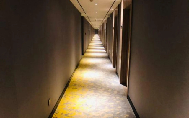 Super 8 (North Of Yihuan Mengcheng Road)