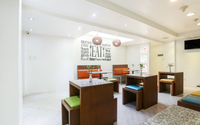 Royale Parc Inn & Suites