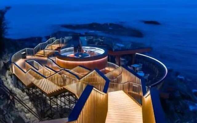 Silver Sands Hotel By RìChū