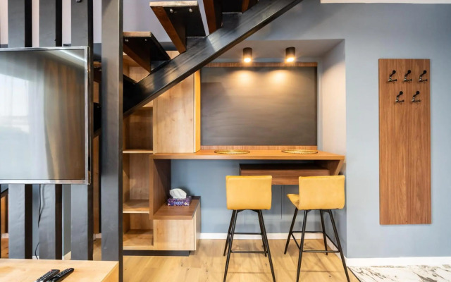 Sunflower- Designer 2R apartment near Piata Unirii with circular terrace