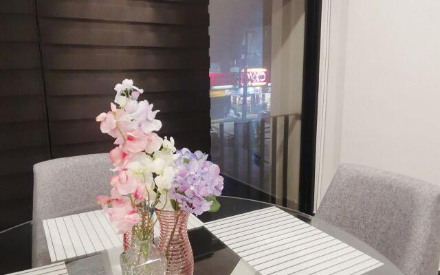 Moderno loft, a 1/2 cuadra de malecón, con alberca.