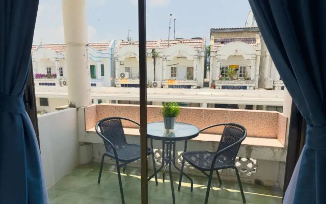 Big Boys' Bed & Burger