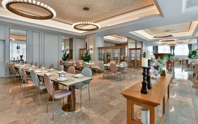 Mercure Yibin Port