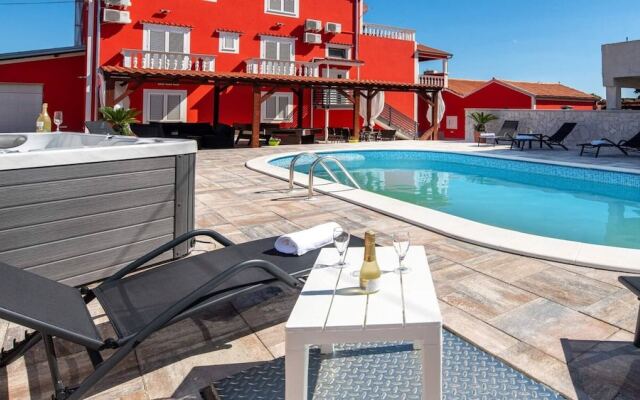 Xxxl Villa Ancora For 262 Guests