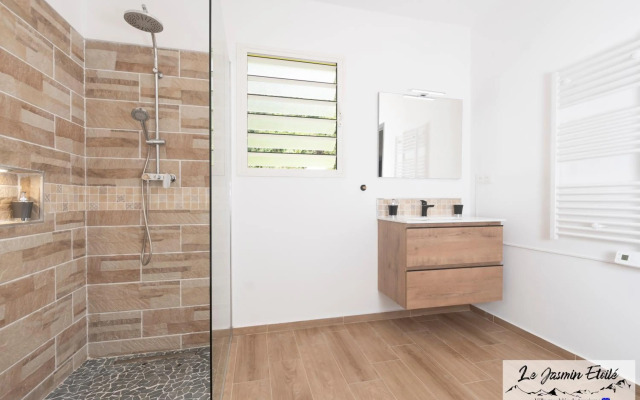 Meublé de tourisme " Le Jasmin Étoilé"- Hell-Bourg - SALAZIE